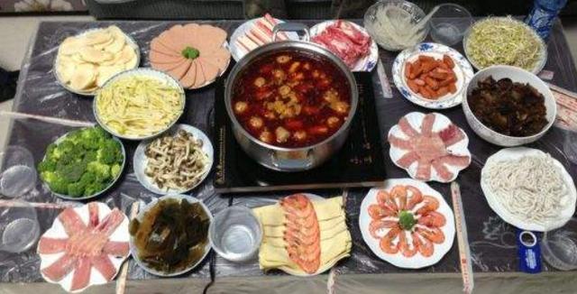 自己在家吃火锅怎样做才好吃?大厨:把"它"炒一下,麻辣