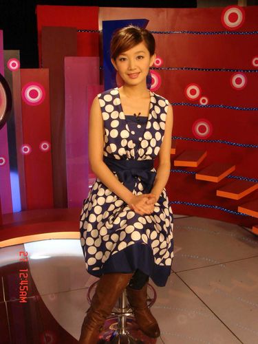 [转载]北京电视台的美丽女主播_午夜不眠_新浪; 主持人刘婧按摩脚图片