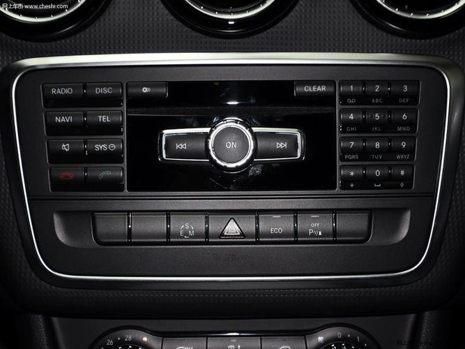 2013款 奔驰a180 1.6t dct 时尚型中控方向盘