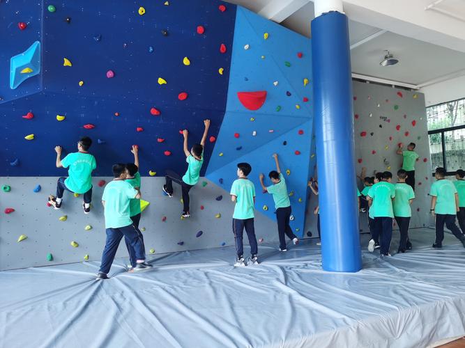 遵义市第四初级中学室内攀岩墙