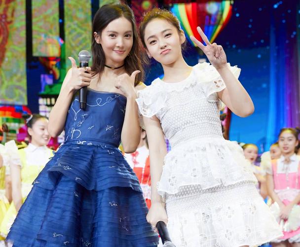 张佳宁穿小白裙显胖10斤,但看了她和金晨的合照后,我沉默了!