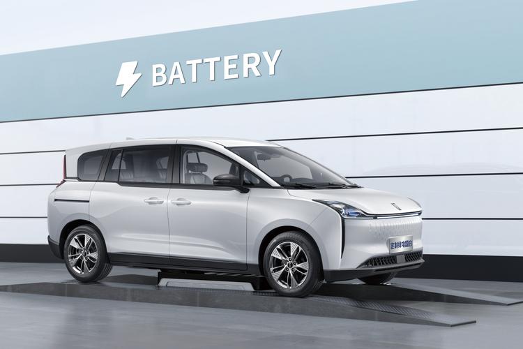 奔腾nat换电车型示范运营启动 2000台换电车型首批交付