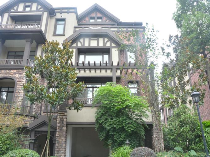 龙湖悠山郡四期联排端头 花园80平 视野开阔 采光好