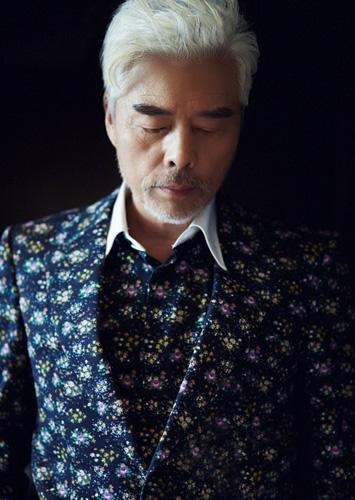 原来走向国际的潮范大叔三大造型必备:银发,白胡,浓眉!