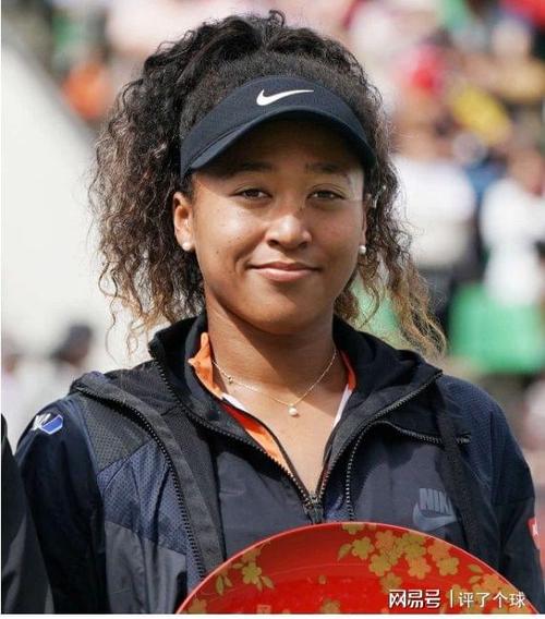 日本网坛美少女大阪直美登上美国运动杂志首页