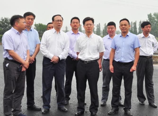 襄阳市委副书记,市长郄英才到襄阳市星光大道土建工程