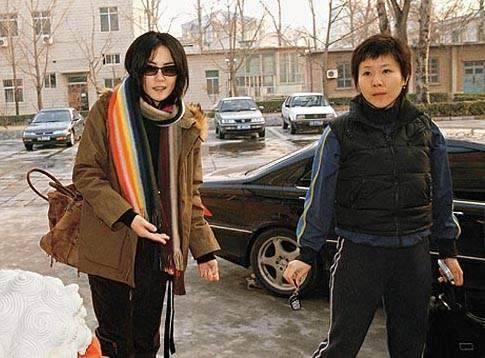 窦唯妹妹却和王菲情同姐妹,因老公劈腿高圆圆而离婚