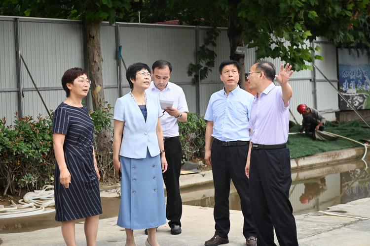临沂市教育局局长陈海玲到临沂朱夏小学调研"解决大班