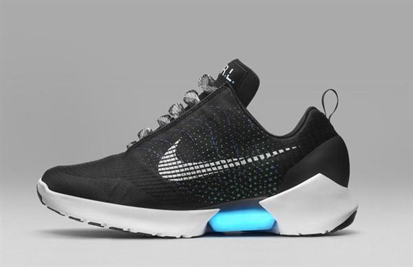 耐克首款自动系带鞋hyperadapt trainer 1.0发布