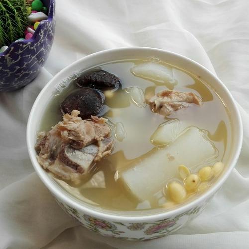 白菜煲猪大骨汤