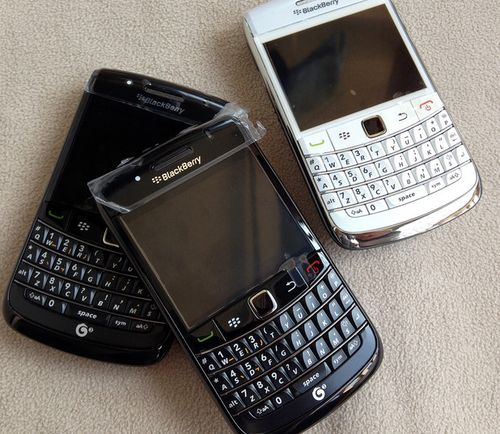 黑莓bold 9780 边框金属什么颜色