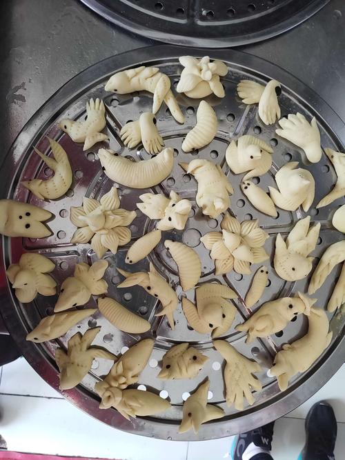鸿影幼儿园小三班清明节"捏燕燕"活动