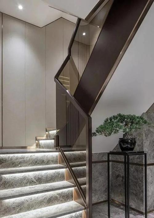 t o n e爱马仕灰今天来分享爱马仕灰玻璃栏杆楼梯安装完成的效果