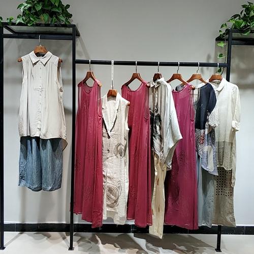 深圳市艾安琪服装市场尾货批发品牌折扣女装ol职业装2019秋装新款厂家