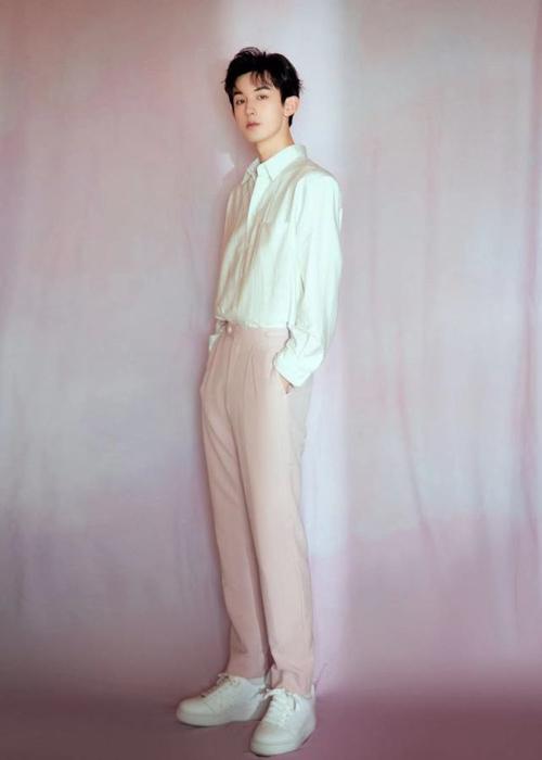 郭俊辰现身品牌活动 清爽造型时尚感满分