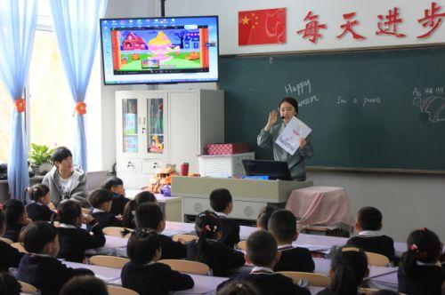 铁东区烈士山小学举办"一年级家长开放"系列活动_鞍山