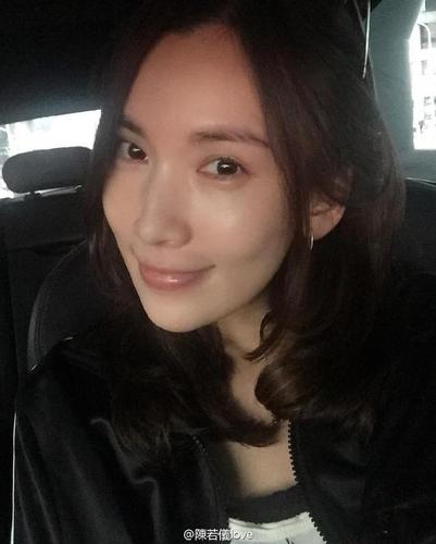 34岁陈若仪近照如少女,给林志颖生三个帅儿子,稳当林太太!