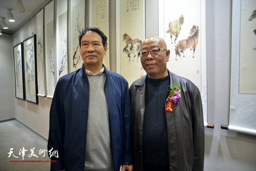 马寒松,马俊卿在六人展现场.