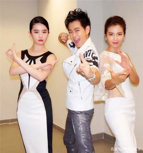 刘亦菲林志颖刘涛合照