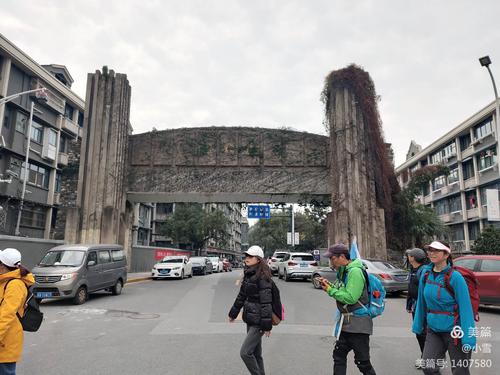 新民门,武定门,汉中门都是民国时期新开辟的牌坊式城门,新民门是唯一