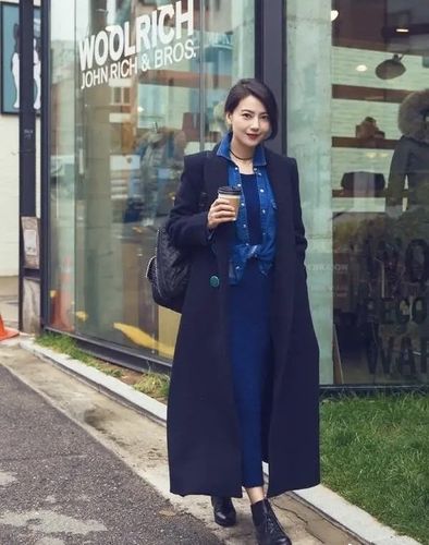 高圆圆女神形象全无?宽松t恤搭配瘦腿裤,挡不住腰部赘肉