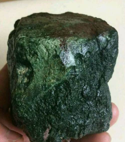 阿拉善戈壁绿碧玉原石