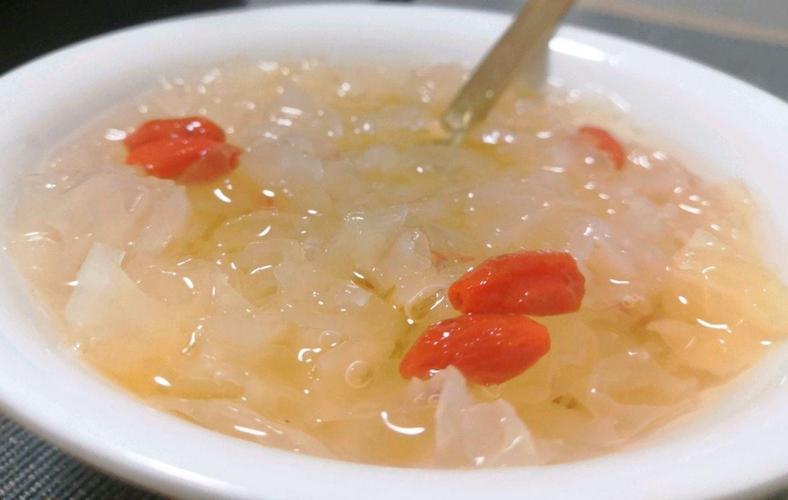 醪糟银耳枸杞汤