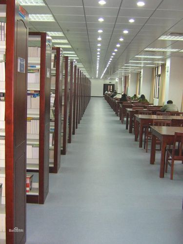 安徽财经大学图书馆建于1959年,现有馆舍面积35000平方米,阅览座位
