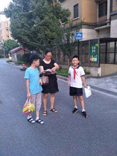 转塘小学回龙校区良户片区——红领巾假日小分队活动