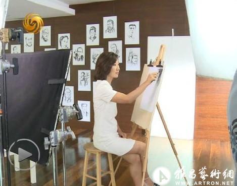 卢琛变身画家 拍摄栏目宣传片展示感性一面