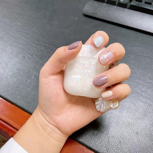 海底捞奶茶色美甲_美甲_奶茶色_海底捞怎么样_初秋_美妆_美甲