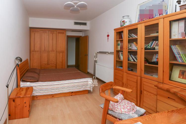 麓山国际实验学校教师公寓宿舍 4室2厅2卫 185.