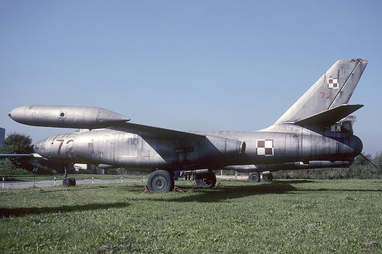  p>伊尔-28轰炸机(俄文:Ил-28,英文:ilyushin il-28,北约代号