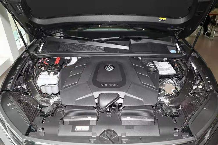 98万元起,2021款大众途锐新车型上市,你会选q7还是它?