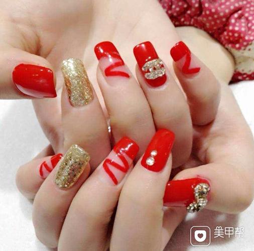 方圆形手绘红喜庆新娘美甲图片