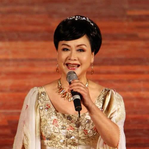 77岁的李谷一,再次演唱春晚压轴歌曲《难忘今宵》,去年,她发生了什么