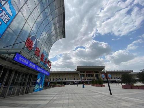 济南西客站东广场旁,"太空舱青年旅舍"试营业