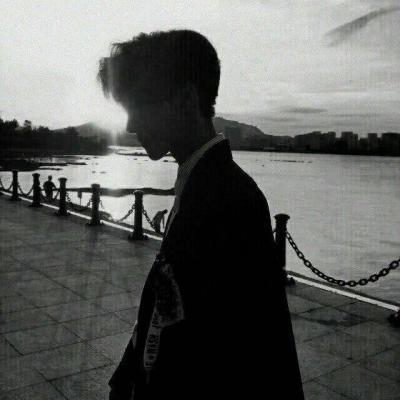 黑白色孤独头像男生