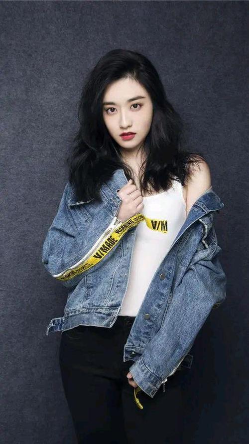 孙雪宁精美壁纸:美丽无双,性感优雅!