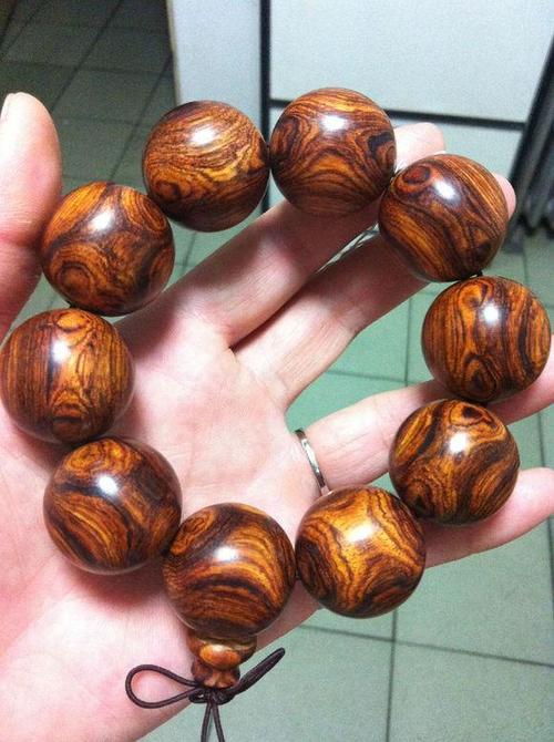 你的海南黄花梨手串盘对了吗怎样正确盘玩海南黄花梨手串