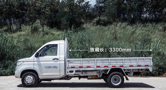 五菱荣光新卡上新 6轮 龙门架 1.8l 高配有气囊 单排货箱长3.3米