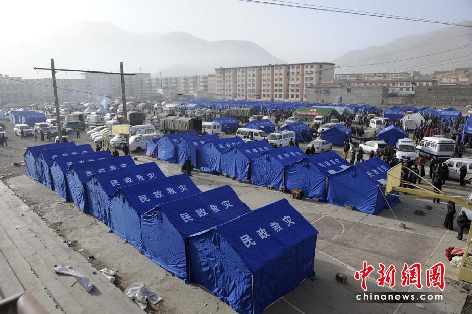 临时家园——玉树地震灾民自建抗震帐篷积极自救