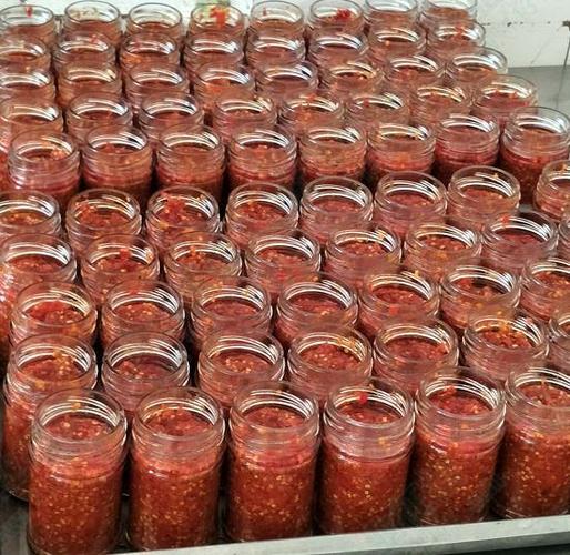 辣椒酱装瓶