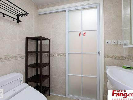 简约卫生间推拉门装修效果图