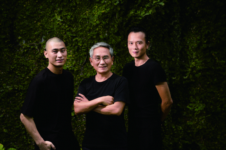 林怀民 为云门资深舞者编作《秋水》陶 冶 为云门舞者编作《12》