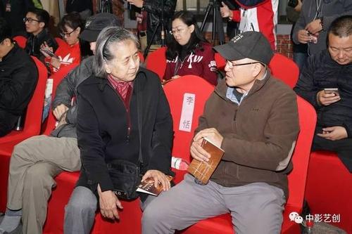 左: 王好为(导演) 右: 林潮翔(美术师)