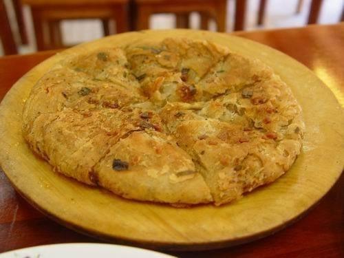 火腿粑粑是纳西族的一种传统食物.