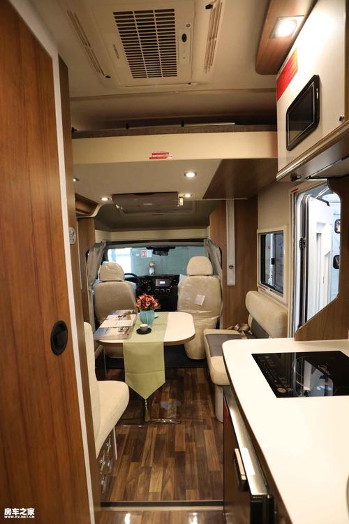 小顶进口依维柯底盘,带空气悬挂的凯伦宾威房车