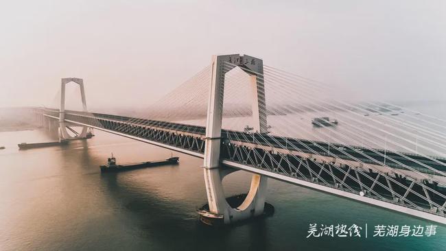 桥梁无疑都要优于隧道,但在长江江面上桥梁密度日趋增大的前提下,隧道