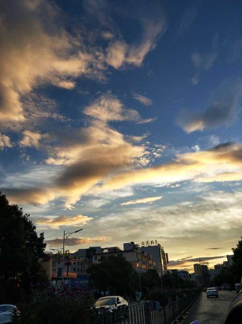 如何用手机拍出最真实天空?